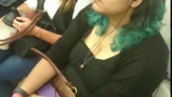 Candid Cleavage 18
