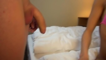 Zu Dick Ist Der Schwanz Fuer Sie - Monster Cock Too Big Pain