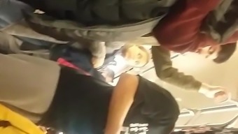 Chilena Candide Exitada En Metro De Chile