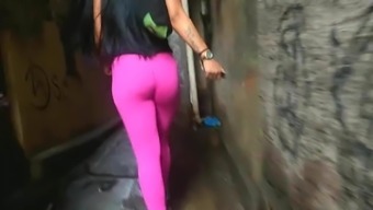Gostosa Indo Pra Academia 