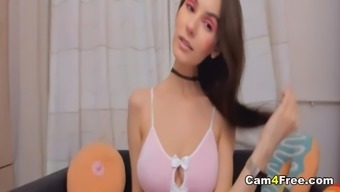 Pretty Sexy Babe Fuck Her Honey Pot On Cam