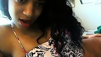 Webcam Girl - Full Body, Nipple Close Up, Pussy Close Up