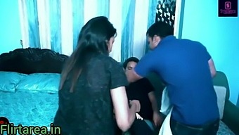 Dost Ki Wife Ko Dost Ke Samne Hi Chodte Rhaa
