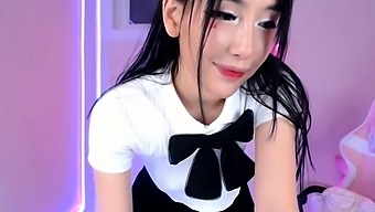 Naughty Japanese Schoolgirl Slutty Dance
