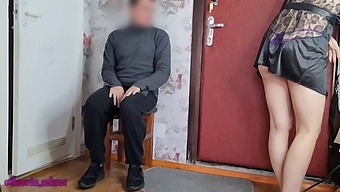 Sexy Wife In Stockings Met A Pizza Courier