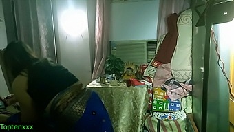 Delivery Boy Hot Milf Bhabhi Ko Accha Se Chode Mal Nikala!