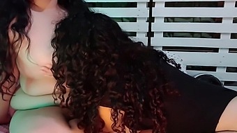 الثدي الطبيعية الكبيرة مثليه الجنسbig Tits Being Sucked By My Stepsister