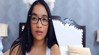 Amateur Babe Enjoys Live Streaming And Riding A Dildo
