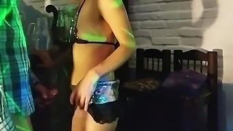 Milf With Big Tits Gets Invited For A Drink By A Voyeur