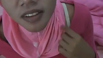 Amateur Wife From The Middle East Gives A Homemade Blowjob And Facial